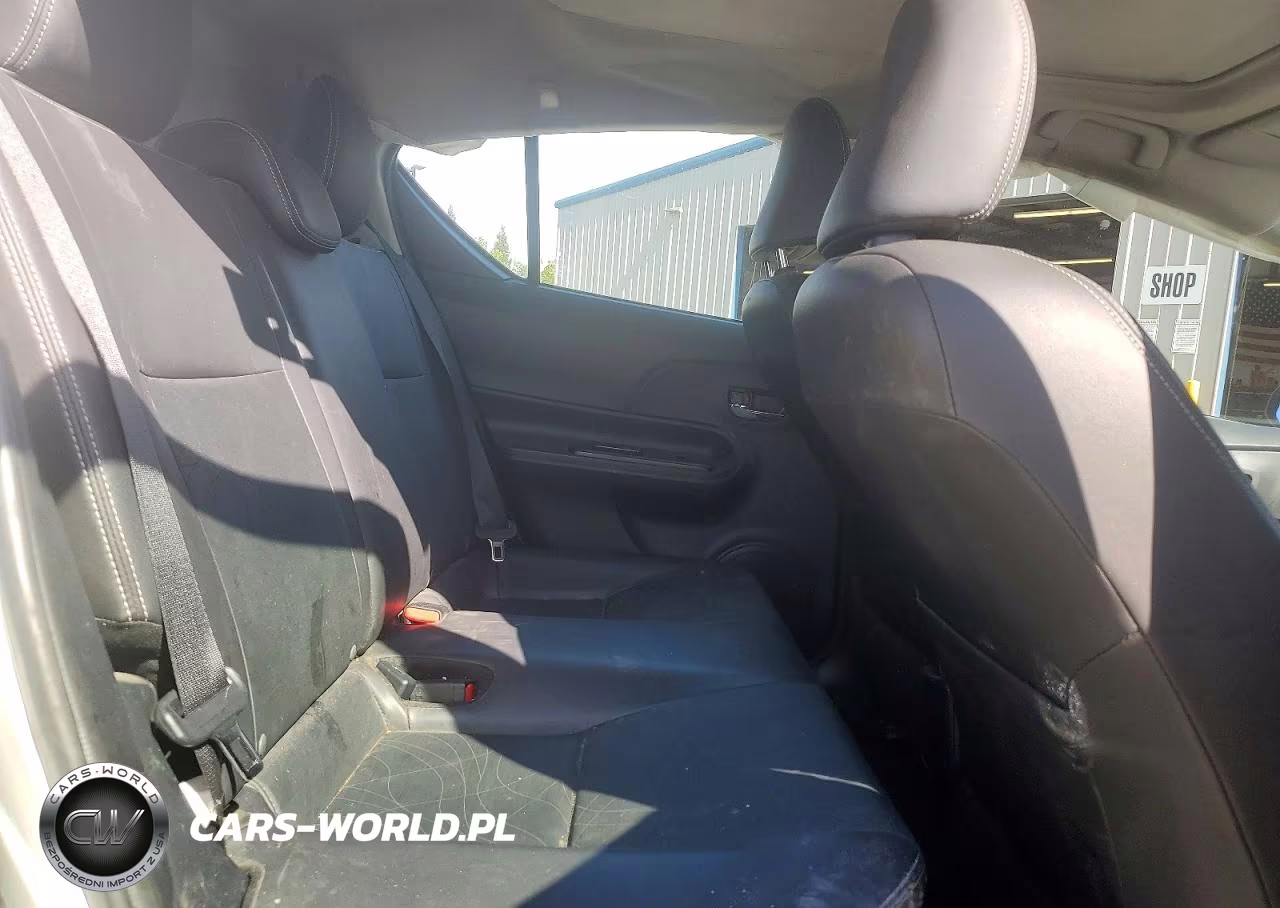 2016 Toyota Prius C Four VIN:JTDKDTB34G1121852 - 10
