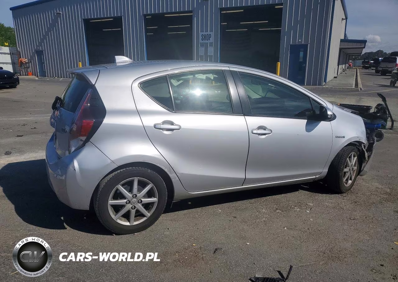 2016 Toyota Prius C Four VIN:JTDKDTB34G1121852 - 3