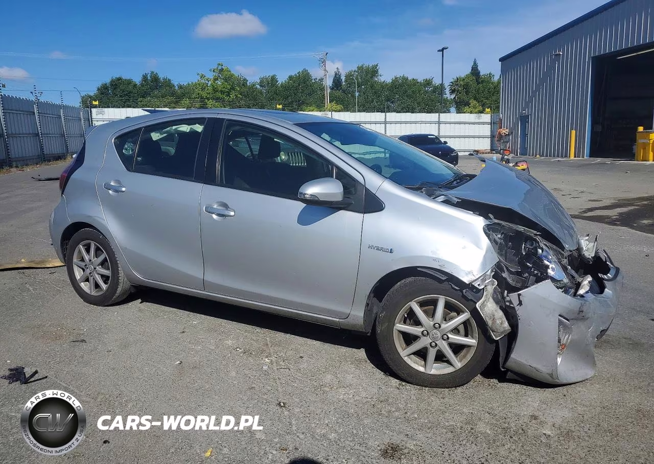 2016 Toyota Prius C Four VIN:JTDKDTB34G1121852 - 4