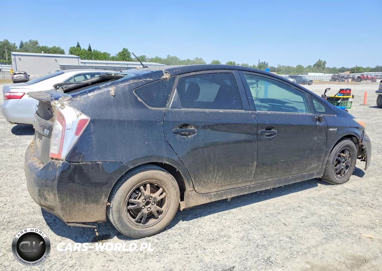 2014 Toyota Prius Two VIN:JTDKN3DU6E1781066 - 3