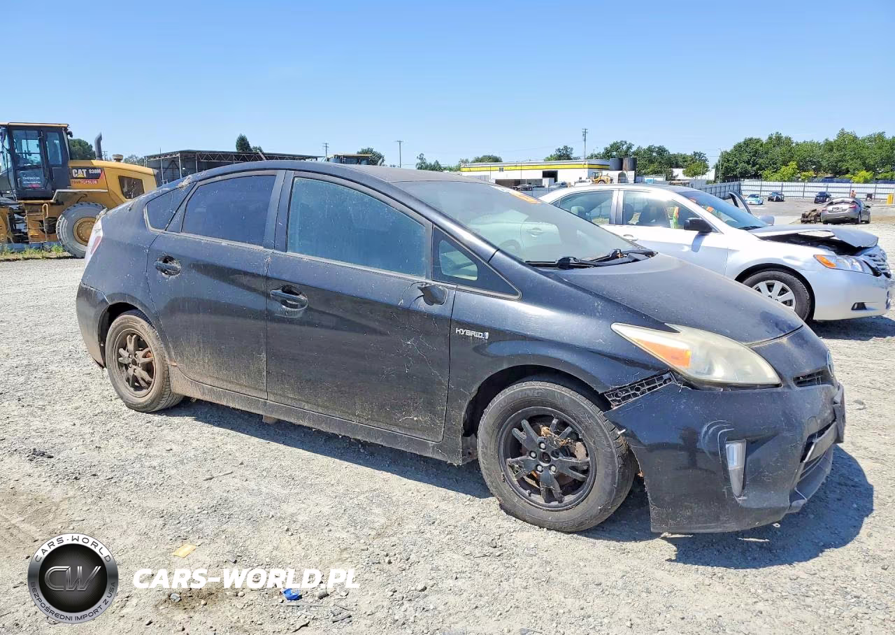 2014 Toyota Prius Two VIN:JTDKN3DU6E1781066 - 4