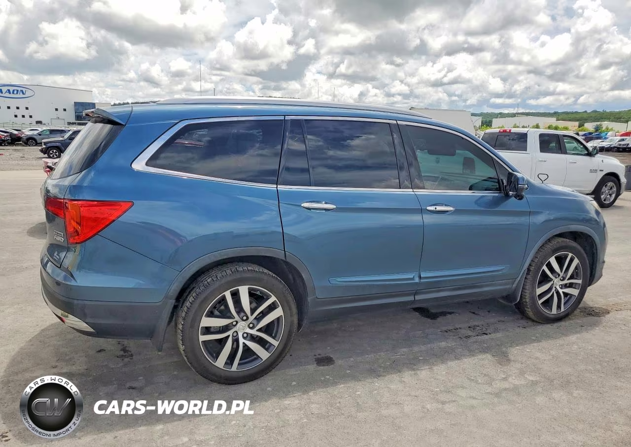 2017 Honda Pilot Touring VIN:5FNYF6H9XHB028618 - 3