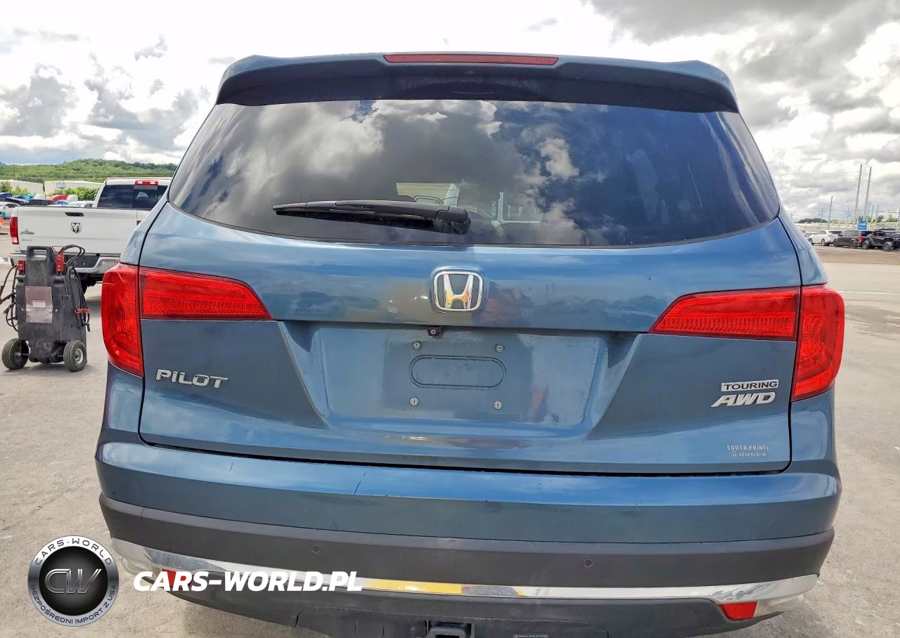 2017 Honda Pilot Touring VIN:5FNYF6H9XHB028618 - 6