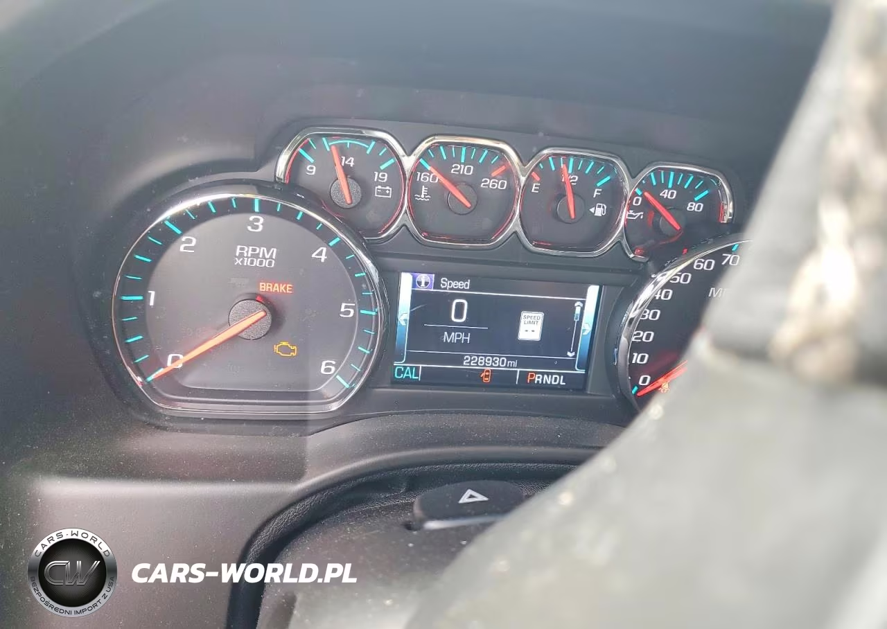 2018 Chevrolet Tahoe K1500 Premier VIN:1GNSKCKC3JR239140 - 9