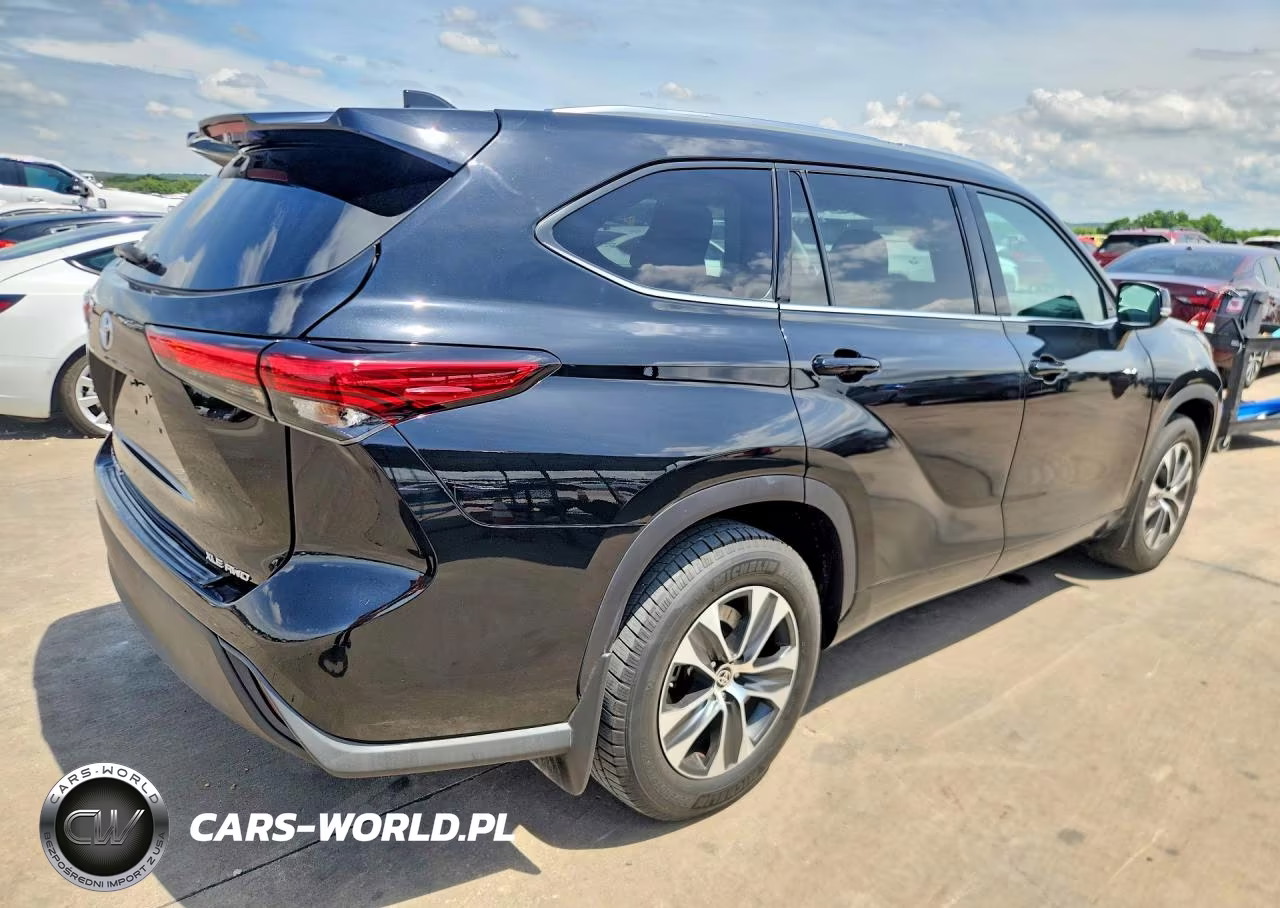 2021 Toyota Highlander Xle VIN:5TDGZRBHXMS120399 - 3