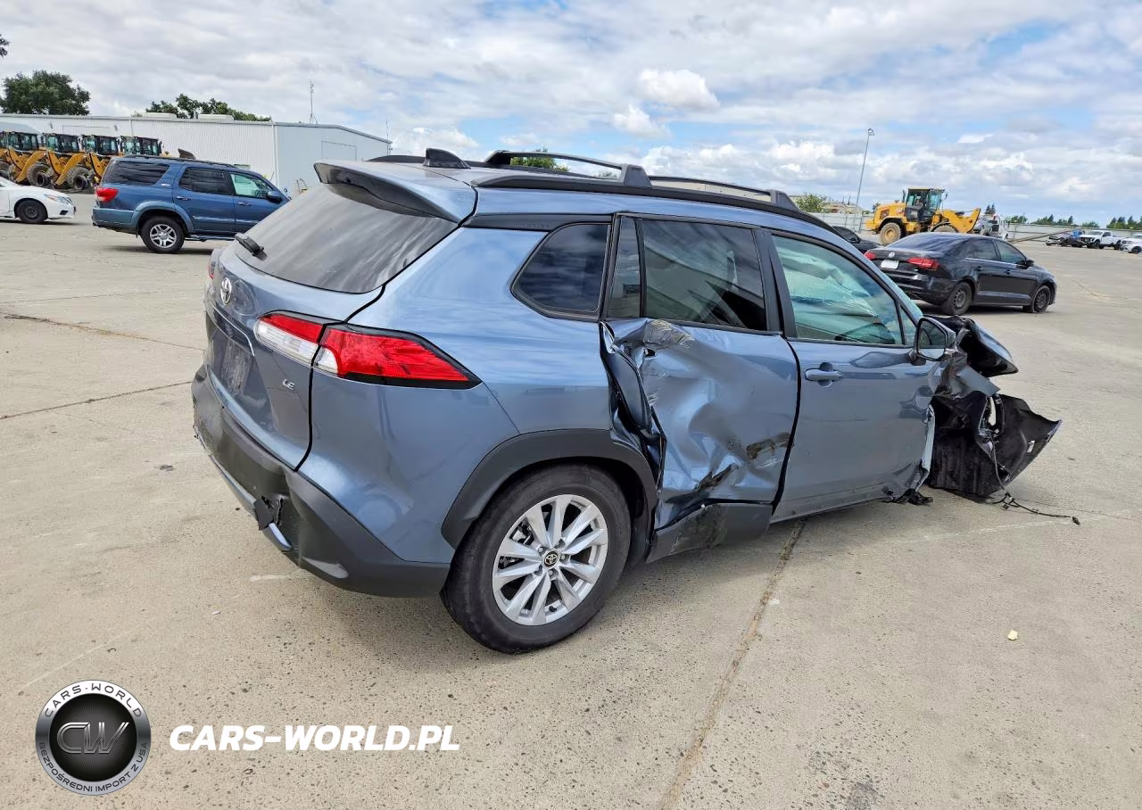 2025 Toyota Corolla Cross Le VIN:7MUCAAAG0SV135741 - 3
