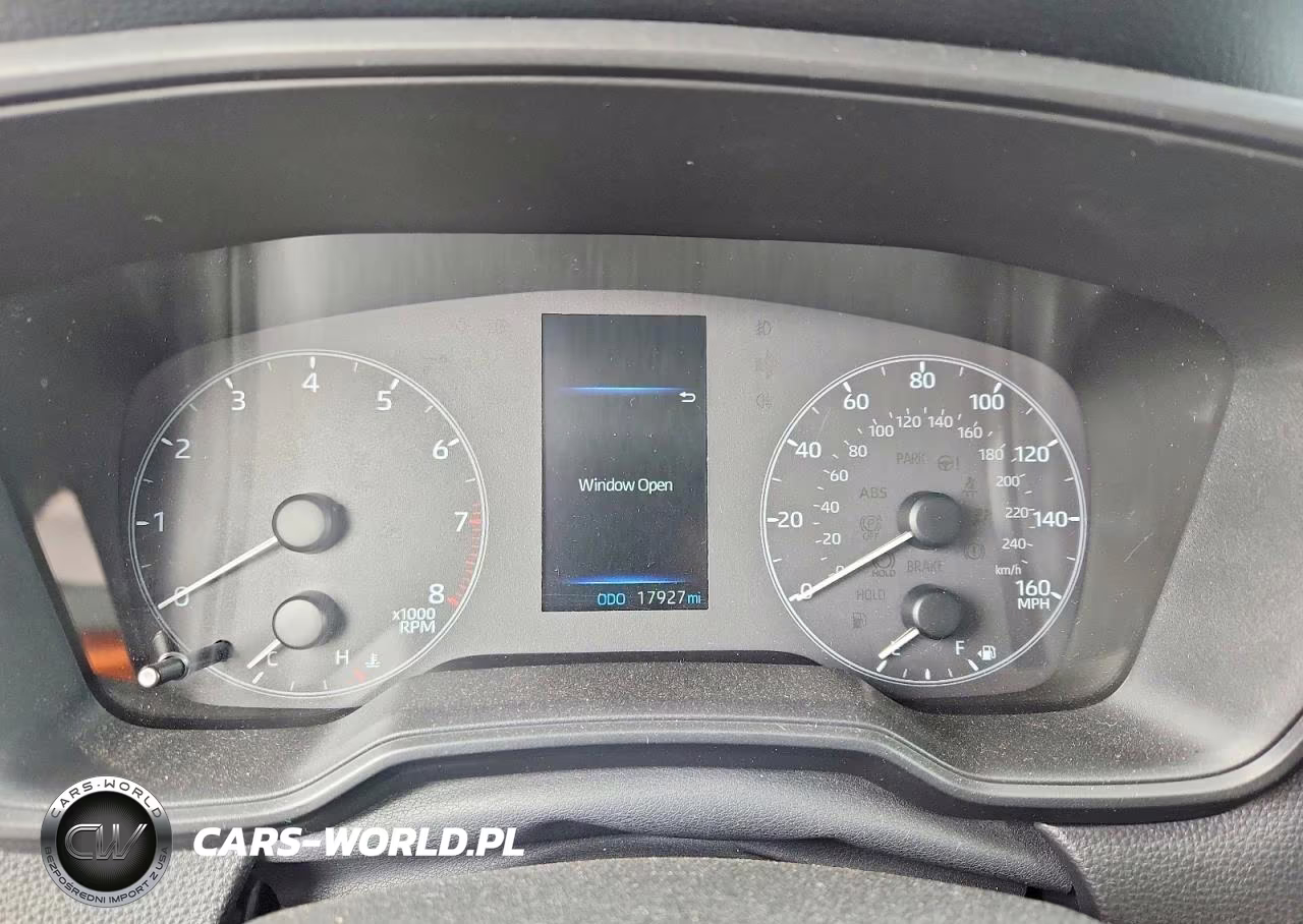2025 Toyota Corolla Cross Le VIN:7MUCAAAG0SV135741 - 9