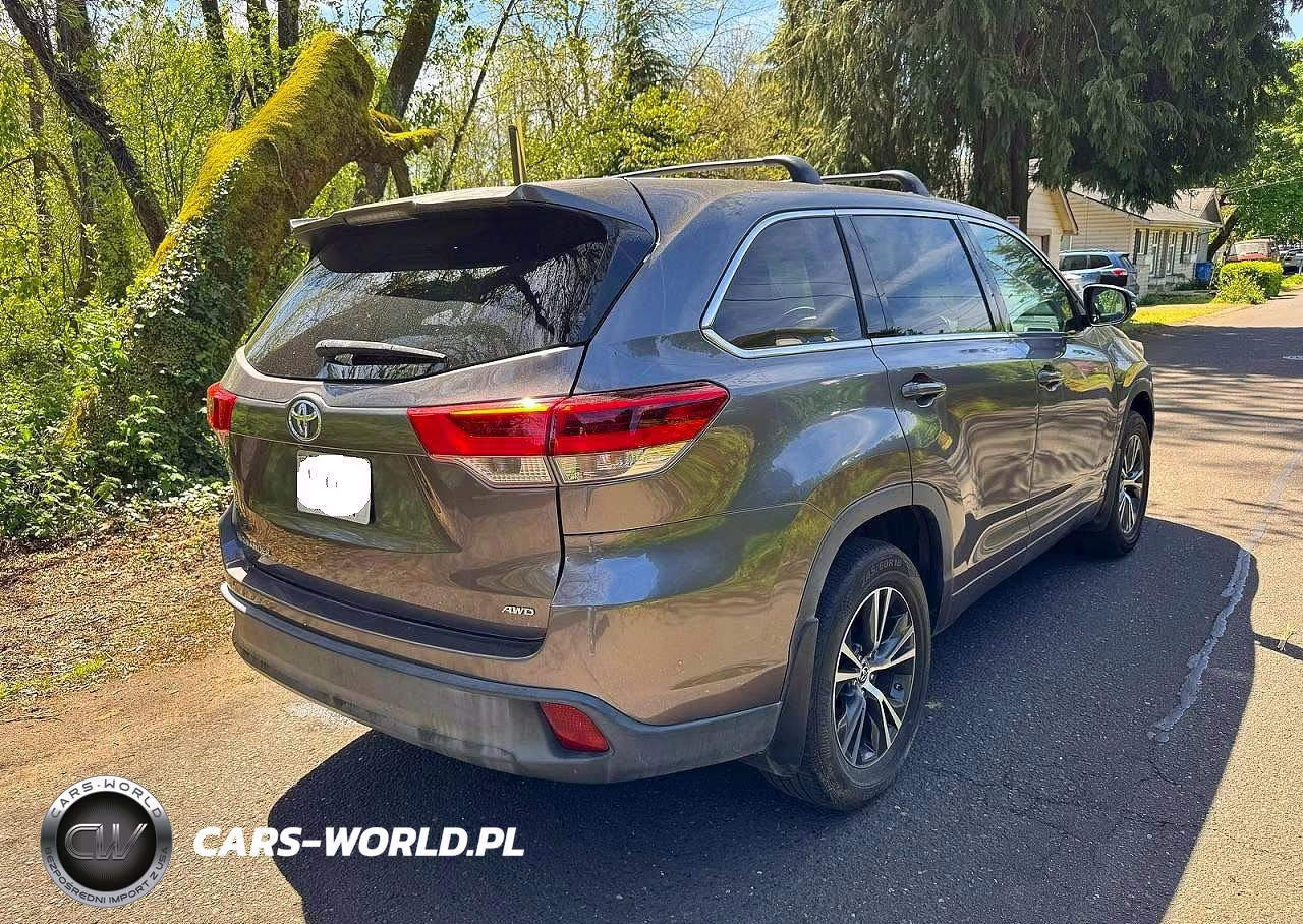 2017 Toyota Highlander Le VIN:5TDBZRFH5HS453930 - 4