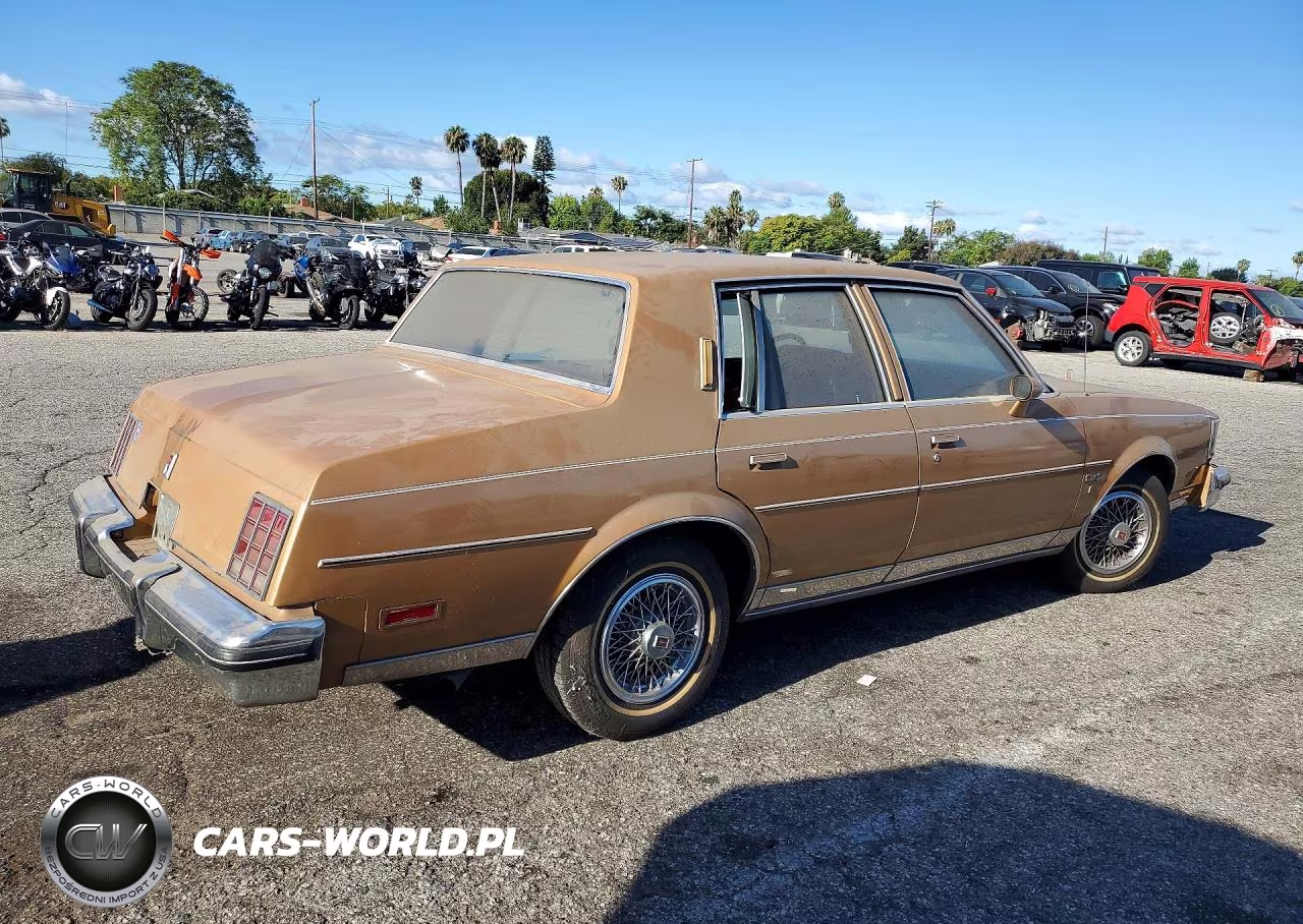 1982 Oldsmobile Cutlass Supreme Brougham VIN:1G3AM69A0CM456911 - 3