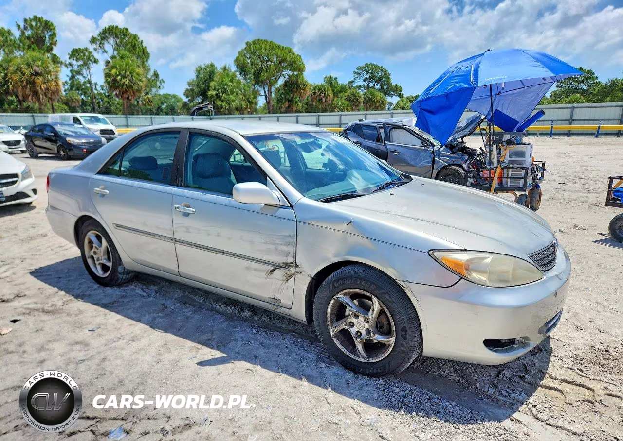 2003 Toyota Camry Xle VIN:4T1BE32K83U722335 - 4