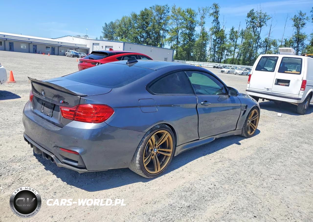 2016 BMW M4 VIN:WBS3R9C52GK339056 - 3
