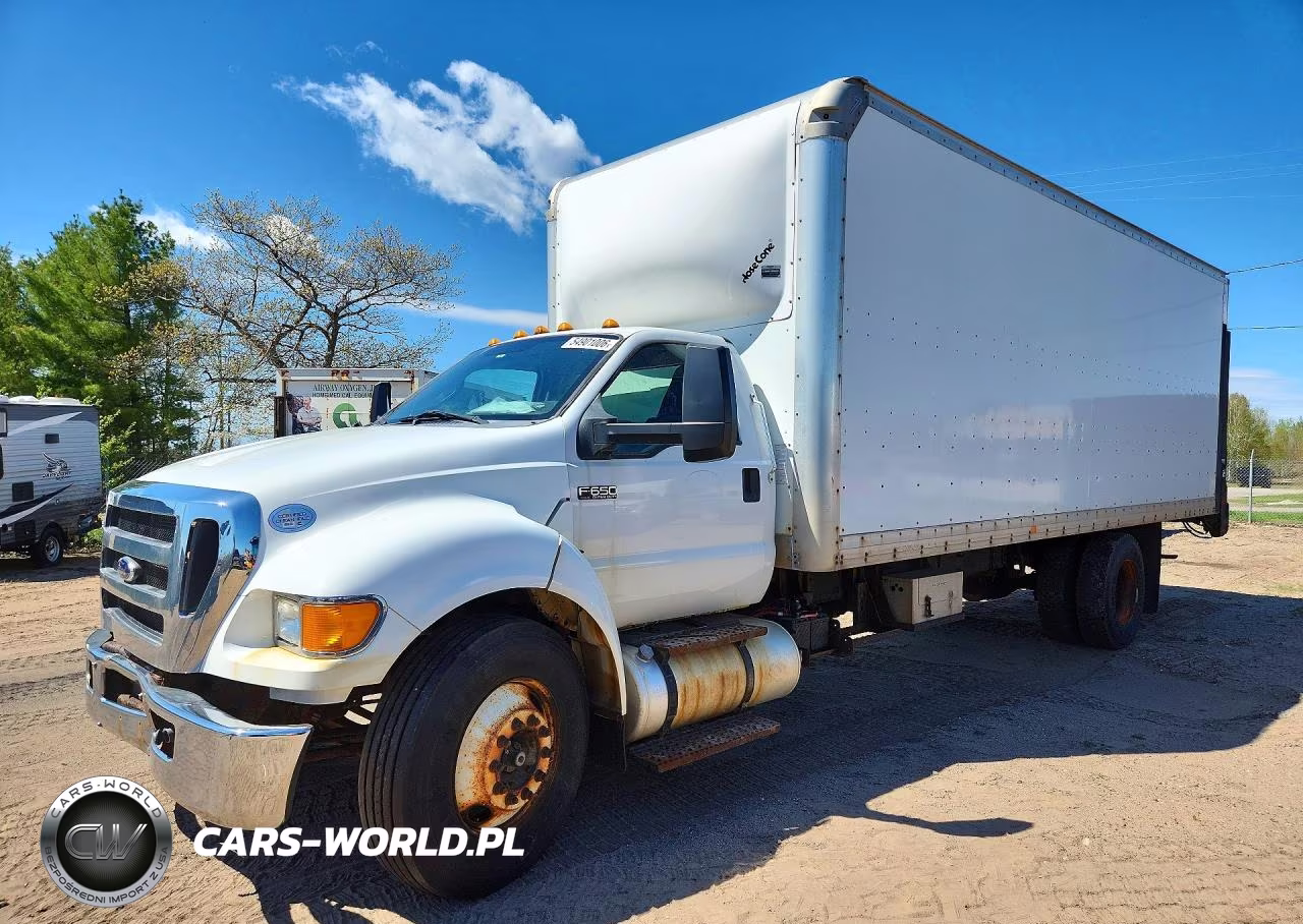2015 Ford F650 Super Duty Box Truck