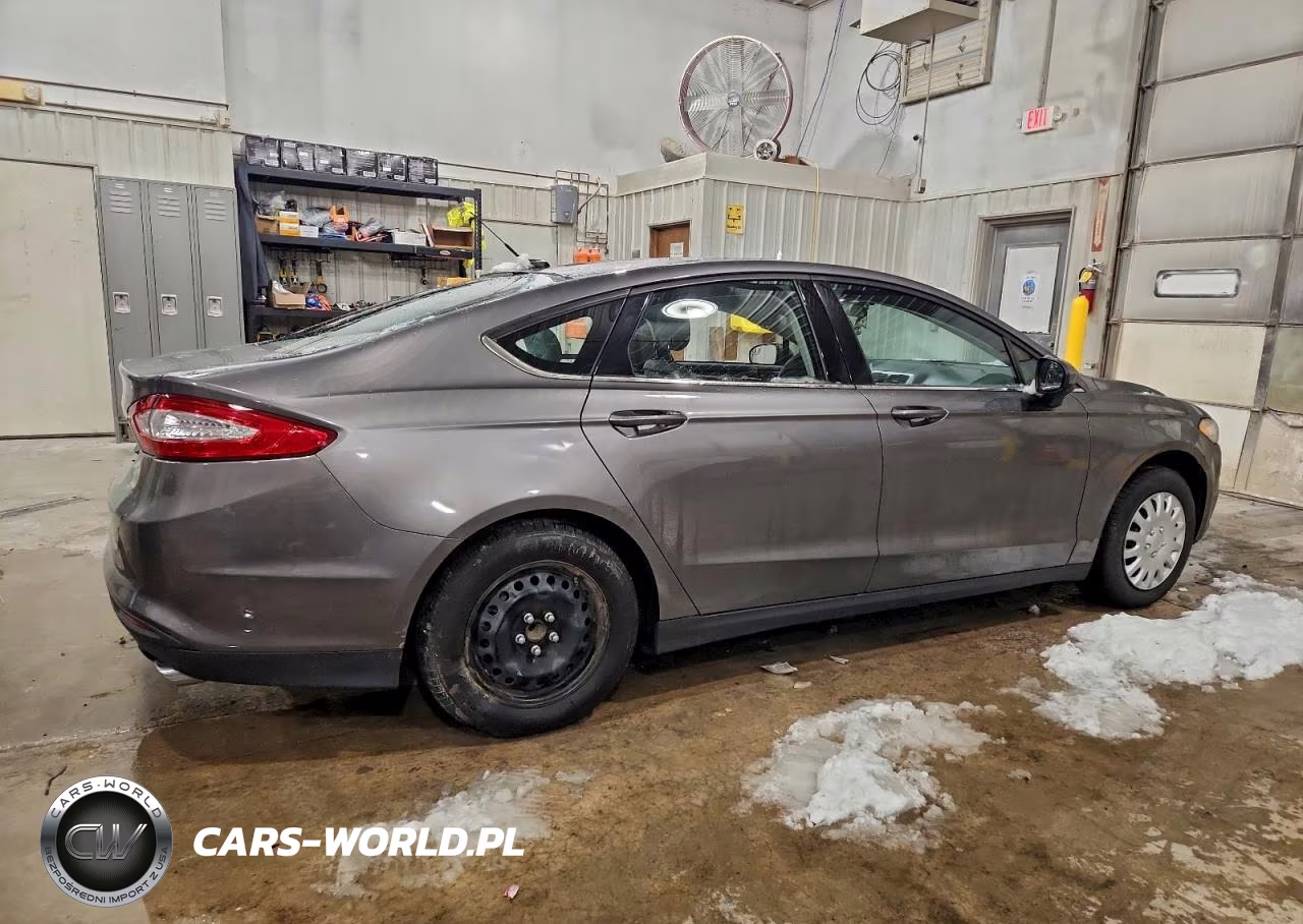 2013 Ford Fusion S VIN:3FA6P0G77DR380555 - 3