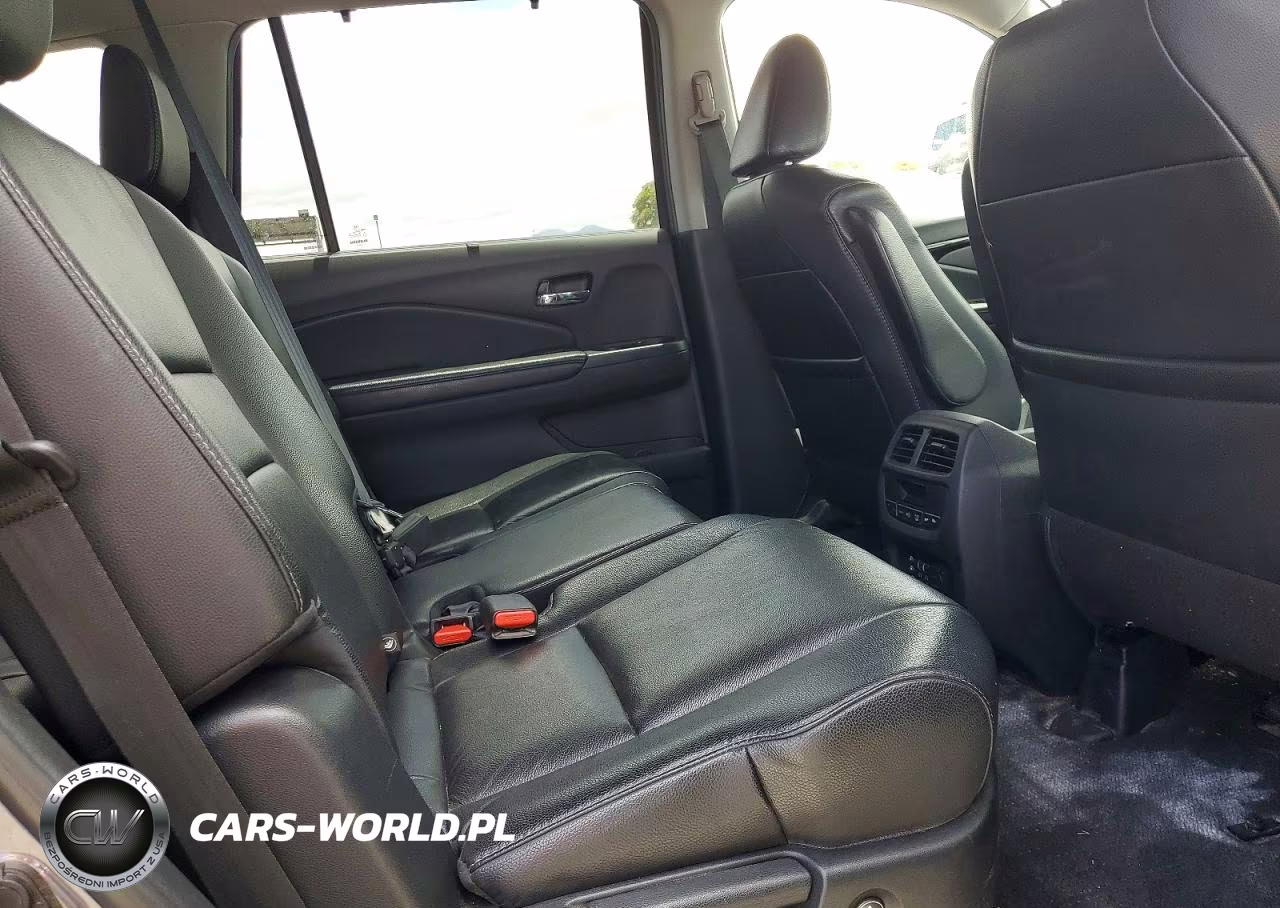 2018 Honda Pilot Touring VIN:5FNYF5H98JB012787 - 11