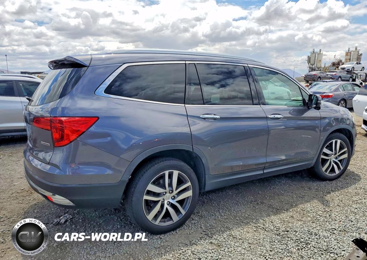 2018 Honda Pilot Touring VIN:5FNYF5H98JB012787 - 3