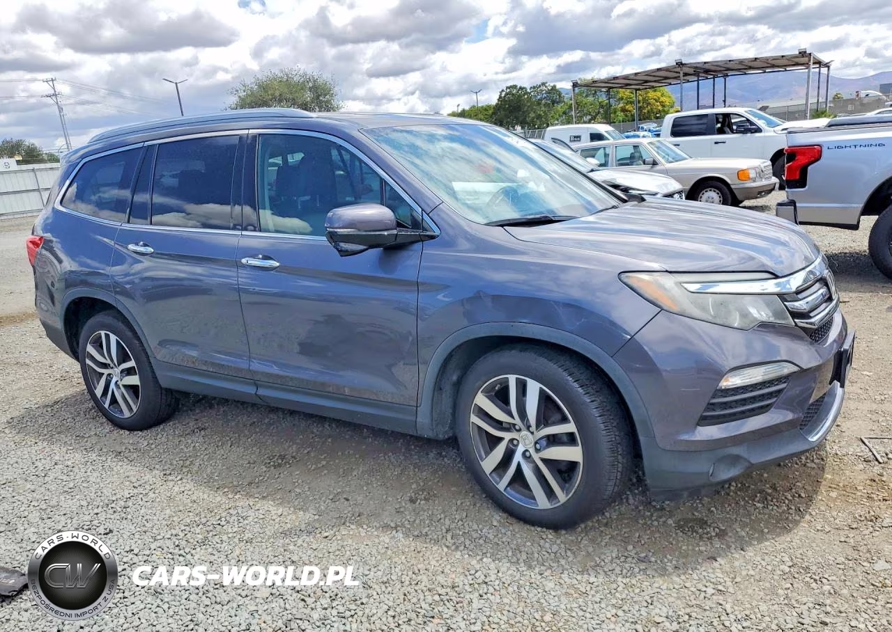 2018 Honda Pilot Touring VIN:5FNYF5H98JB012787 - 4