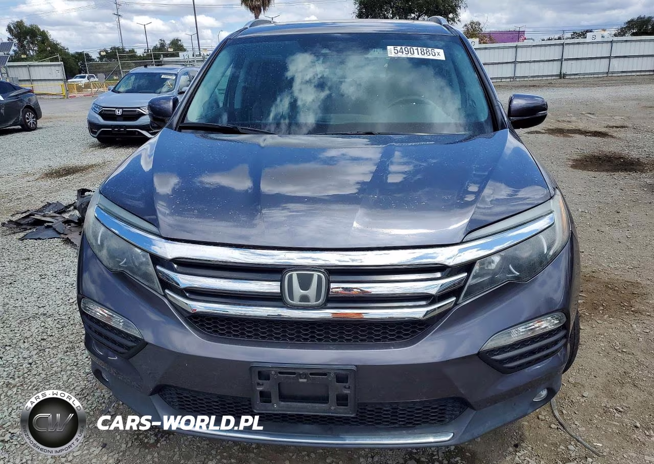 2018 Honda Pilot Touring VIN:5FNYF5H98JB012787 - 5