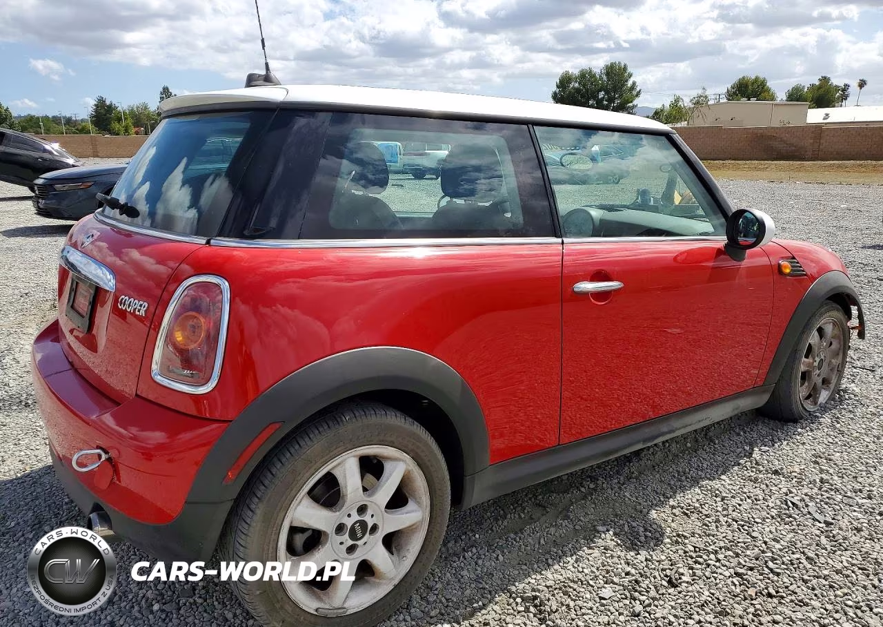 2010 Mini Cooper VIN:WMWMF3C54ATZ65949 - 3