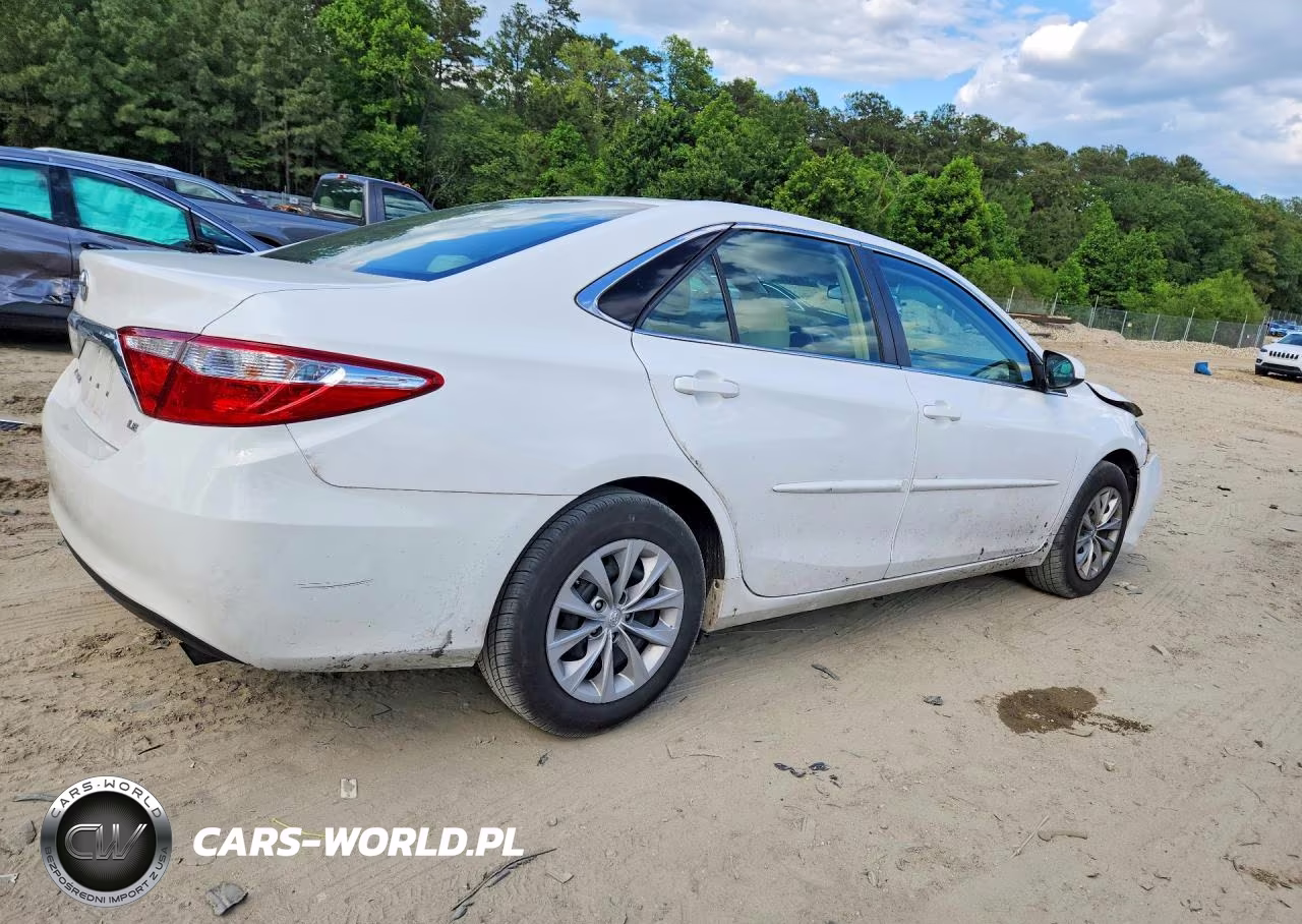 2017 Toyota Camry Le VIN:4T1BF1FK8HU337019 - 3
