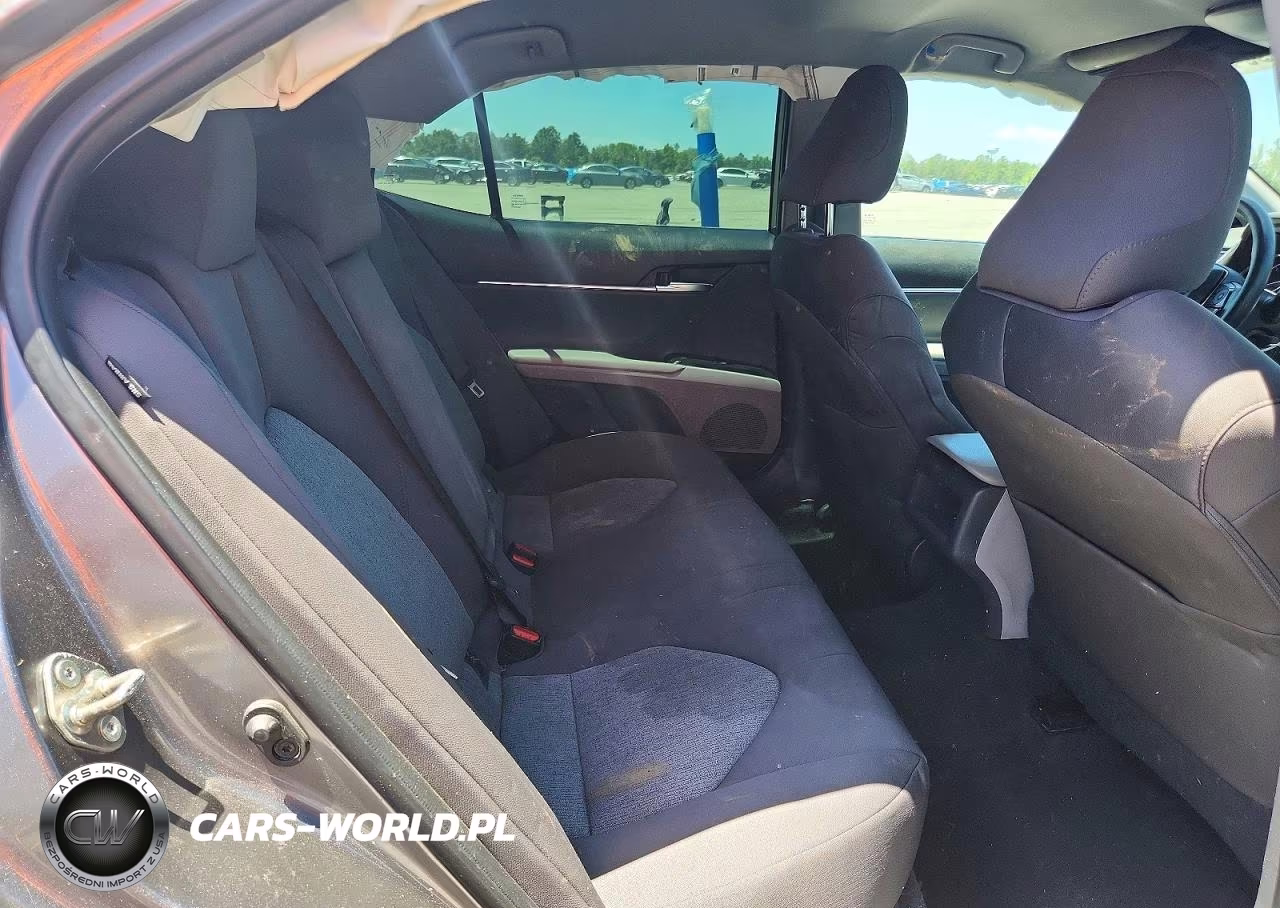 2019 Toyota Camry Le VIN:4T1B11HK4KU257123 - 10