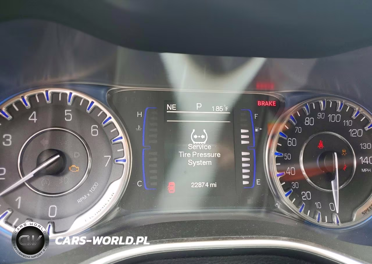 2015 Chrysler 200 Limited VIN:1C3CCCAB7FN638879 - 9