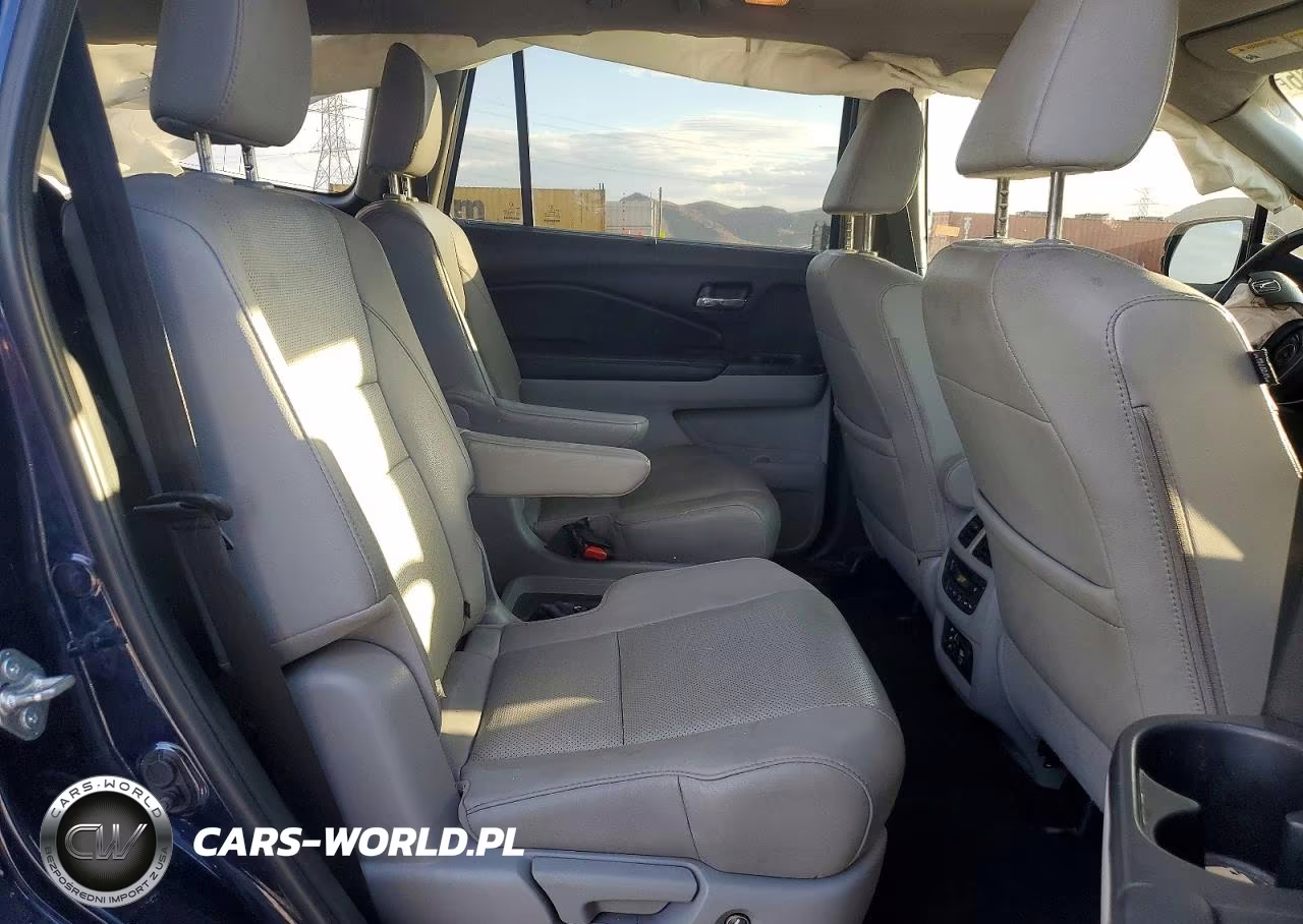 2018 Honda Pilot Elite VIN:5FNYF6H01JB011312 - 11