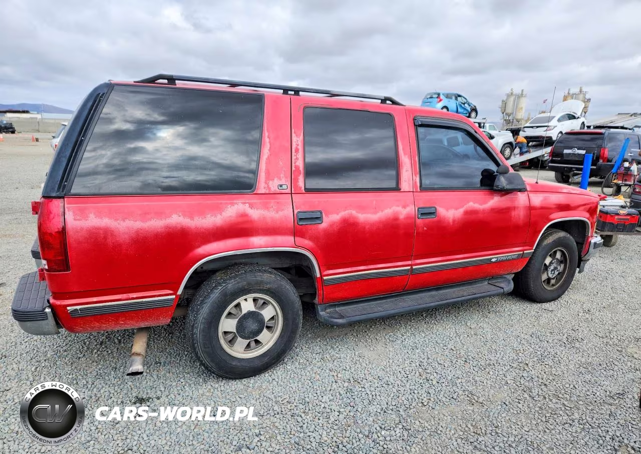 1999 Chevrolet Tahoe C1500 VIN:1GNEC13R3XJ543433 - 3