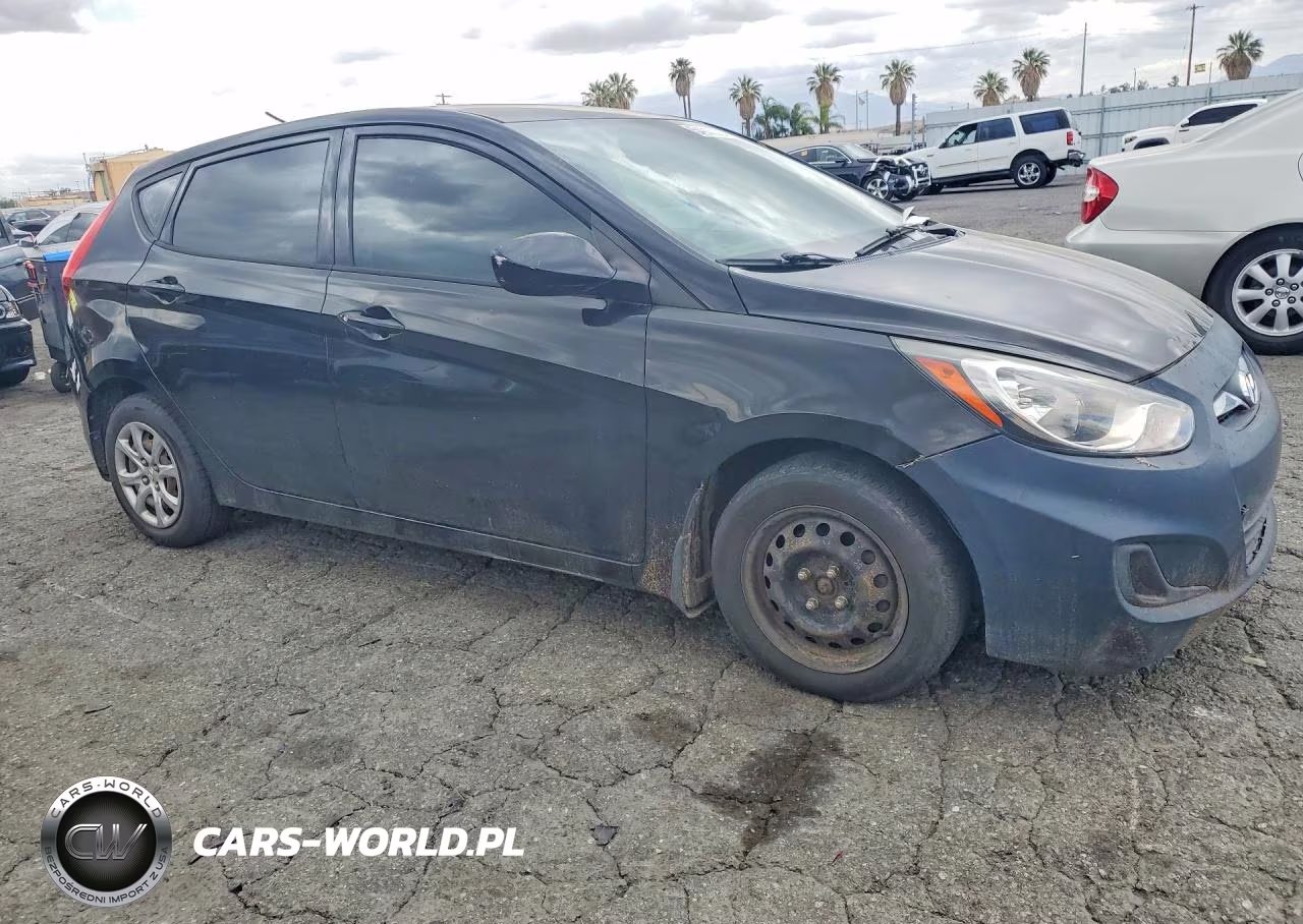 2013 Hyundai Accent Gs VIN:KMHCT5AE5DU127428 - 4