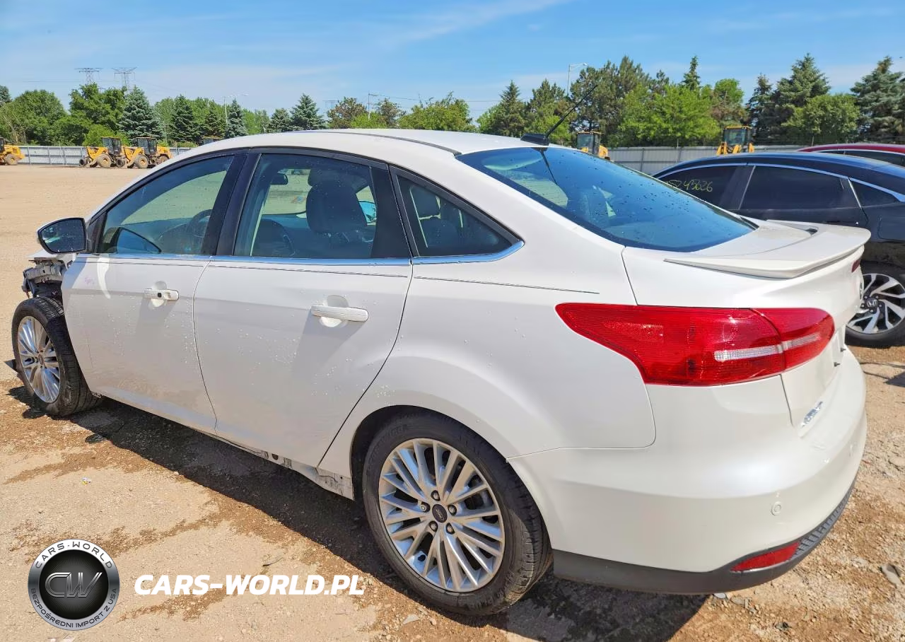 2015 Ford Focus Titanium VIN:1FADP3J27FL273934 - 2