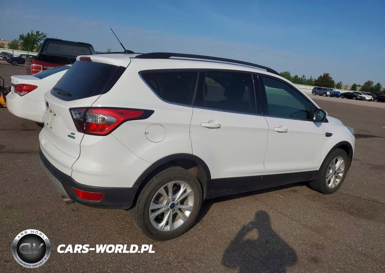2017 Ford Escape Se VIN:1FMCU0GD6HUB95855 - 3