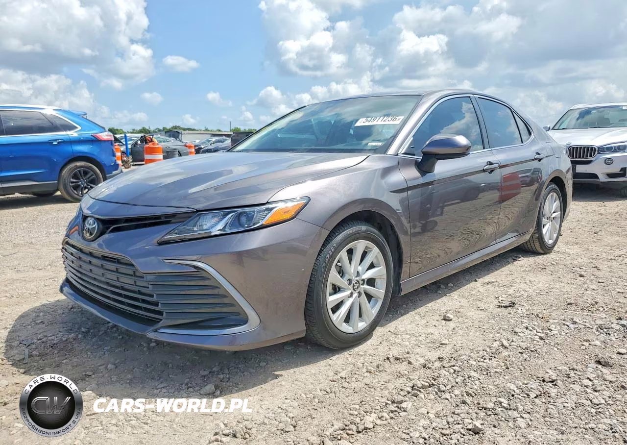 2024 Toyota Camry Le – zdjęcie 1 z 12