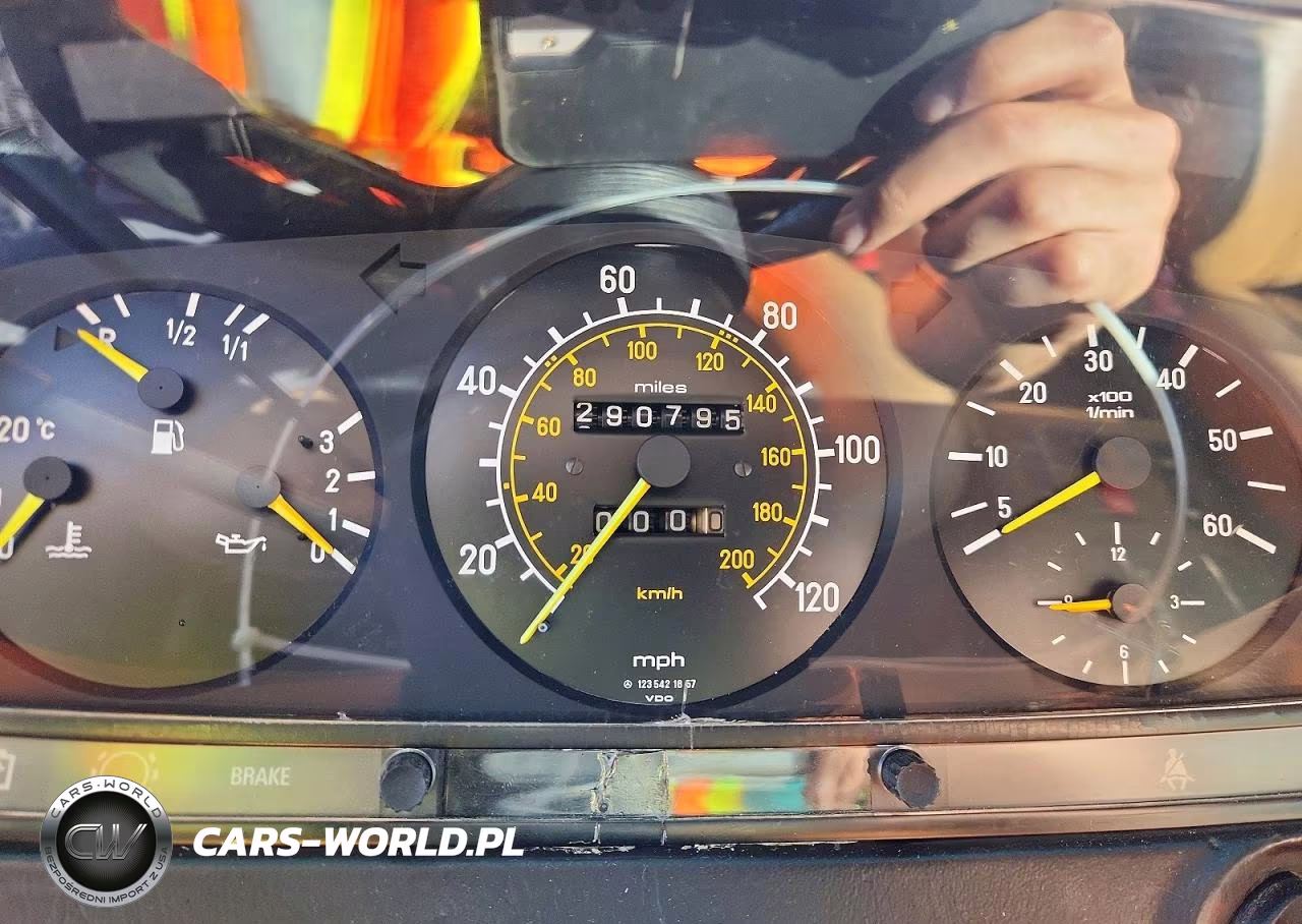 1983 Mercedes-Benz 300 Dt VIN:WDBAB33A1DB019167 - 9
