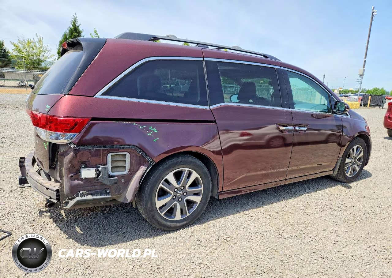 2014 Honda Odyssey Touring VIN:5FNRL5H91EB108392 - 3