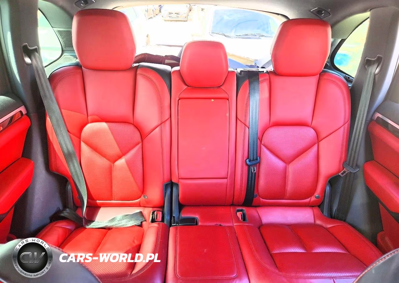2017 Porsche Cayenne S VIN:WP1AB2A25HLA52601 - 10
