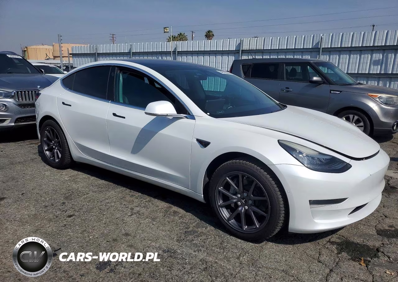 2019 Tesla Model 3 VIN:5YJ3E1EB4KF388532 - 4