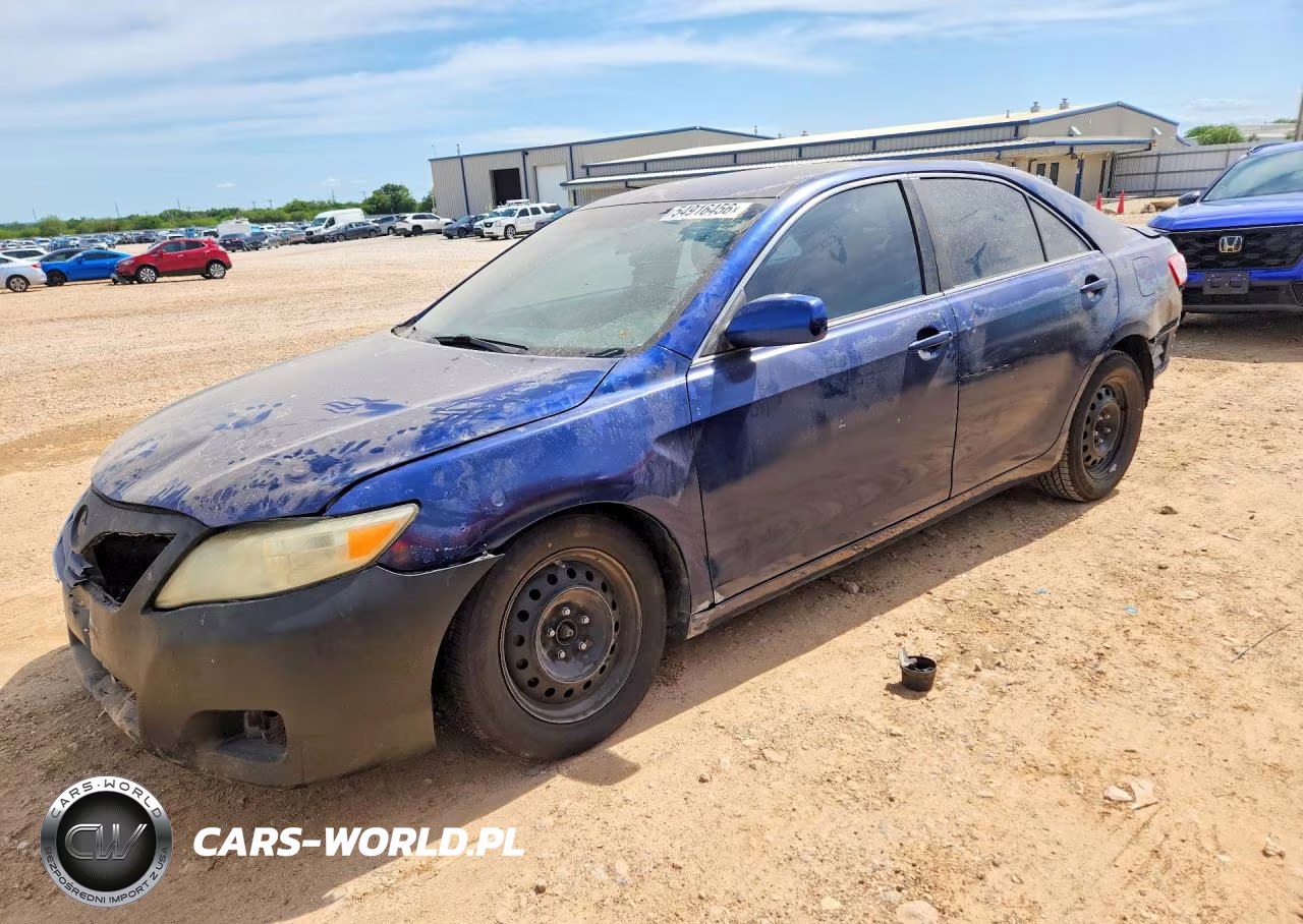 2010 Toyota Camry Le – zdjęcie 1 z 13