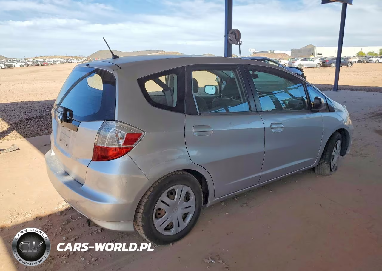 2011 Honda Fit VIN:JHMGE8H37BC006987 - 3