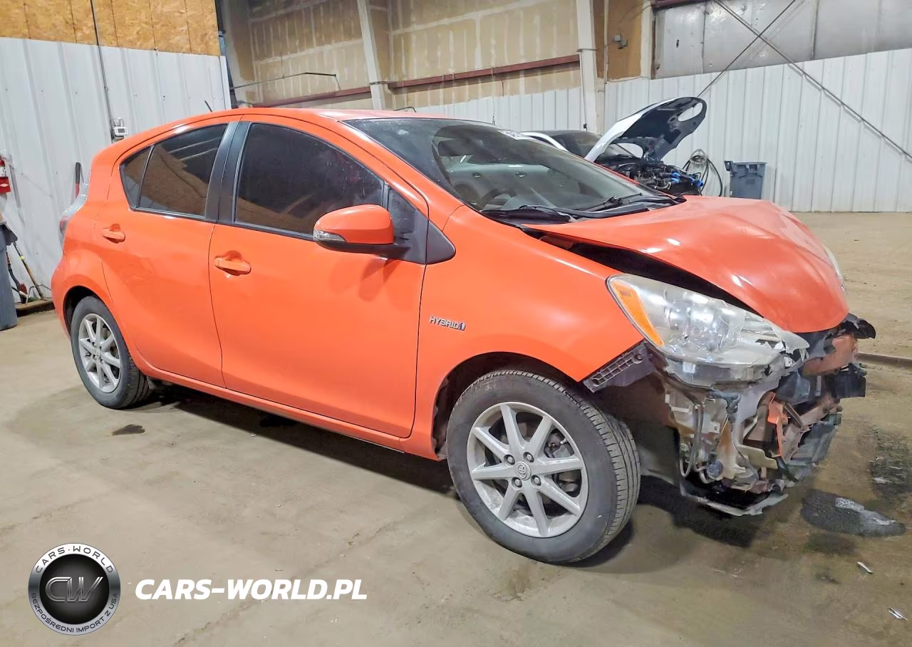 2013 Toyota Prius C Three VIN:JTDKDTB39D1050157 - 4