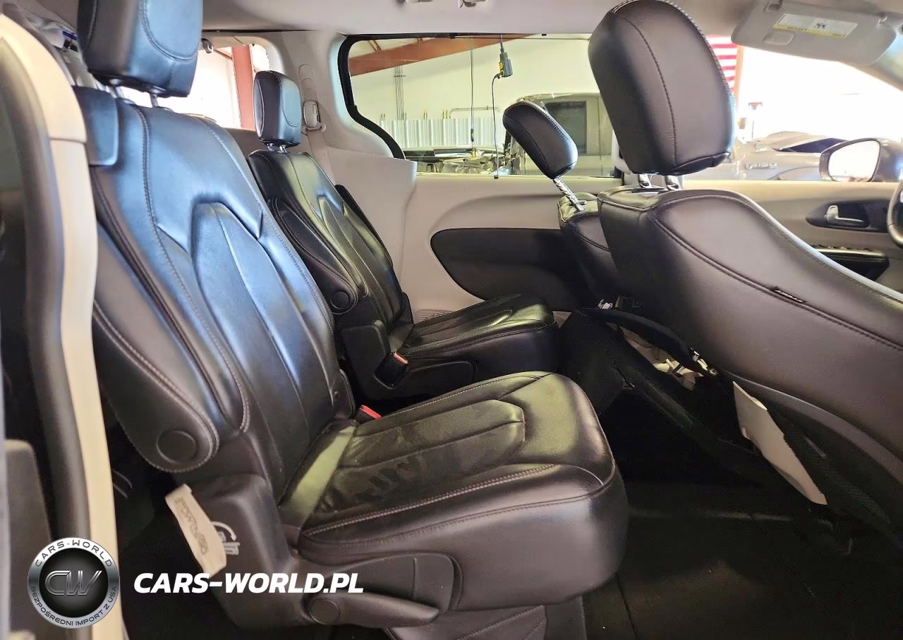 2022 Chrysler Pacifica Touring L VIN:2C4RC1BG0NR118075 - 11