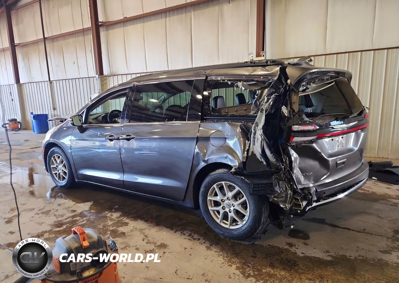 2022 Chrysler Pacifica Touring L VIN:2C4RC1BG0NR118075 - 2