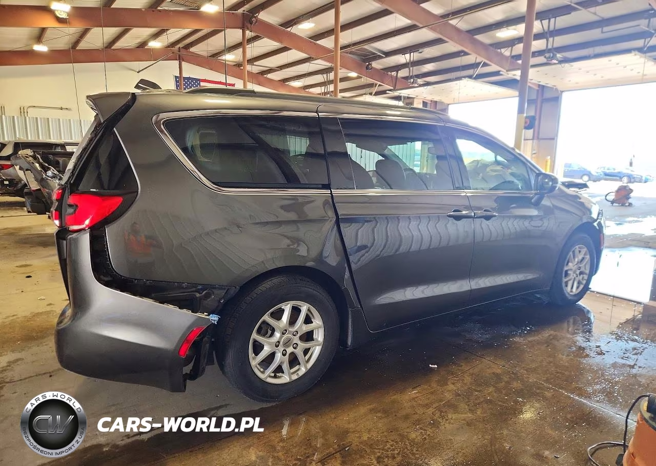 2022 Chrysler Pacifica Touring L VIN:2C4RC1BG0NR118075 - 3