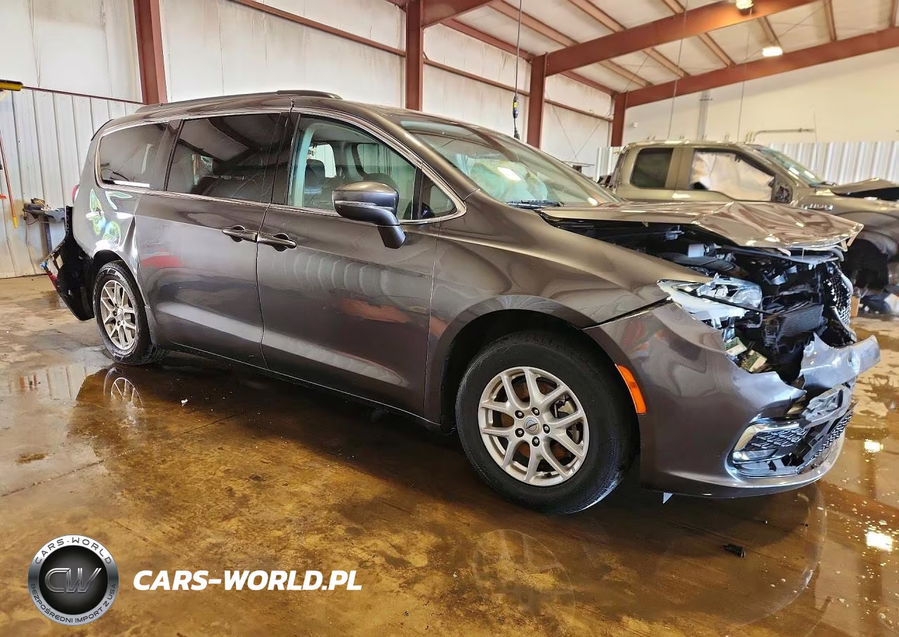 2022 Chrysler Pacifica Touring L VIN:2C4RC1BG0NR118075 - 4