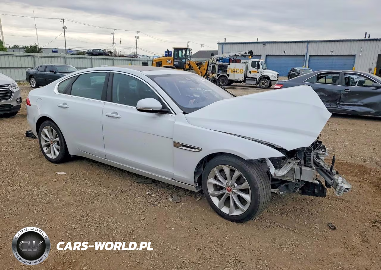 2017 Jaguar Xf Premium VIN:SAJBJ4BNXHCY44063 - 4