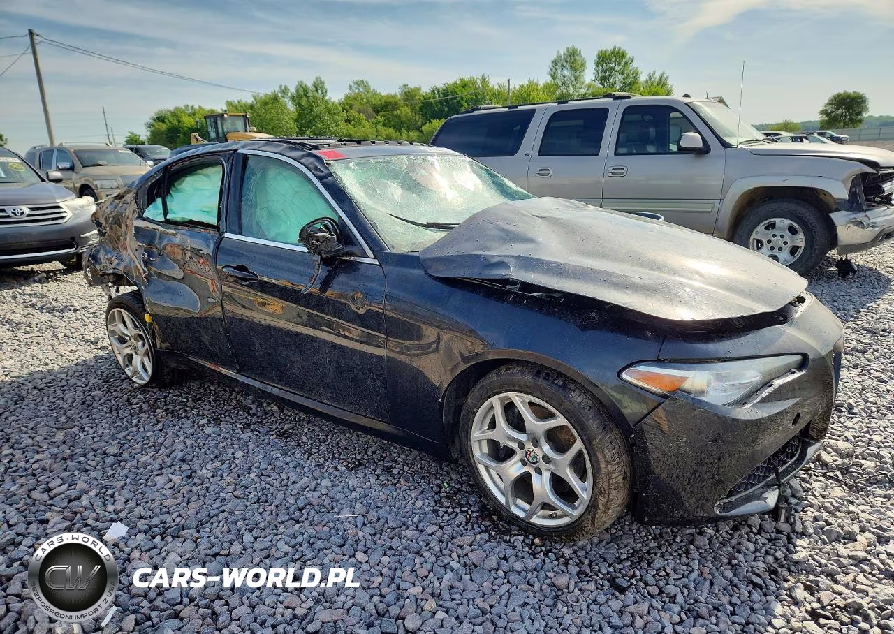 2021 Alfa Romeo Giulia Ti VIN:ZARFANBN8M7647830 - 4