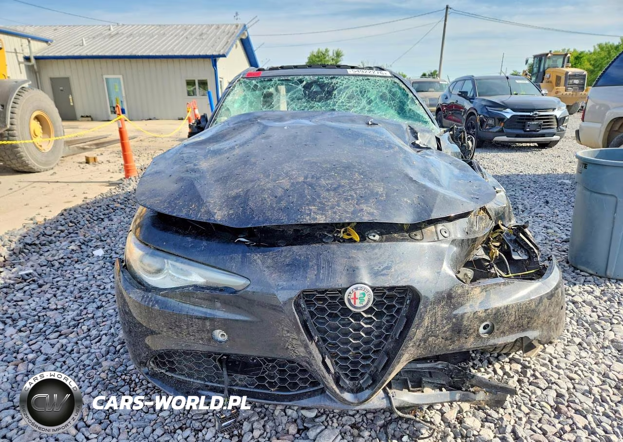 2021 Alfa Romeo Giulia Ti VIN:ZARFANBN8M7647830 - 5