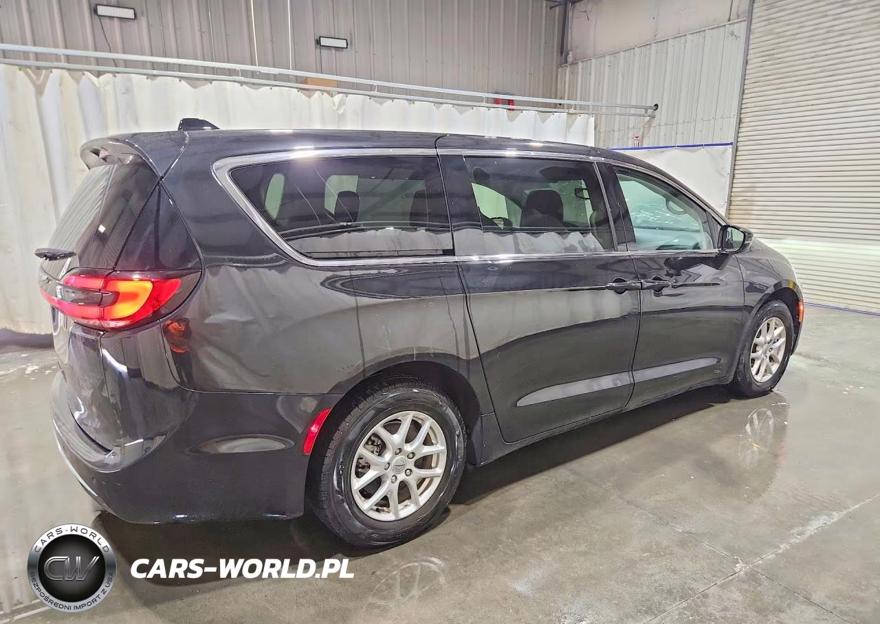 2024 Chrysler Pacifica Touring L VIN:2C4RC1BG2RR101946 - 3