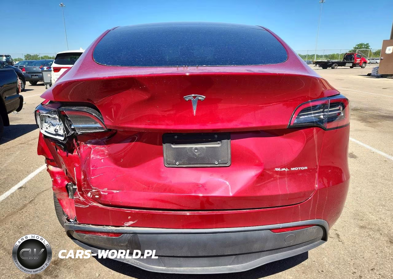 2024 Tesla Model Y VIN:7SAYGAEEXRF181277 - 6