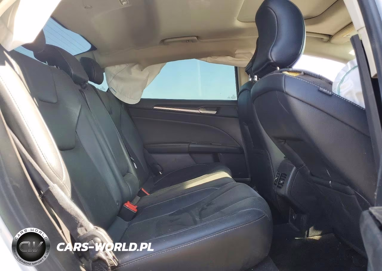2019 Ford Fusion Titanium VIN:3FA6P0RU8KR156064 - 10
