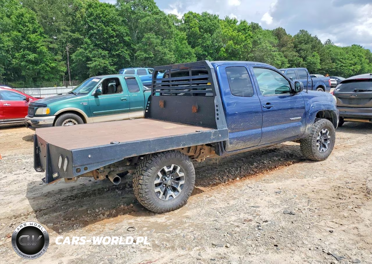 2005 Toyota Tacoma Access Cab VIN:5TEUU42N75Z106555 - 3