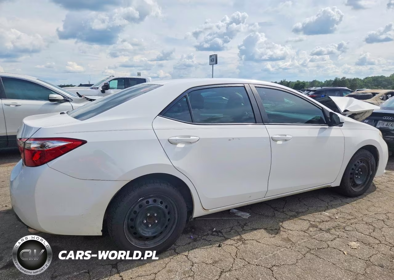 2016 Toyota Corolla Le VIN:2T1BURHE2GC686592 - 3